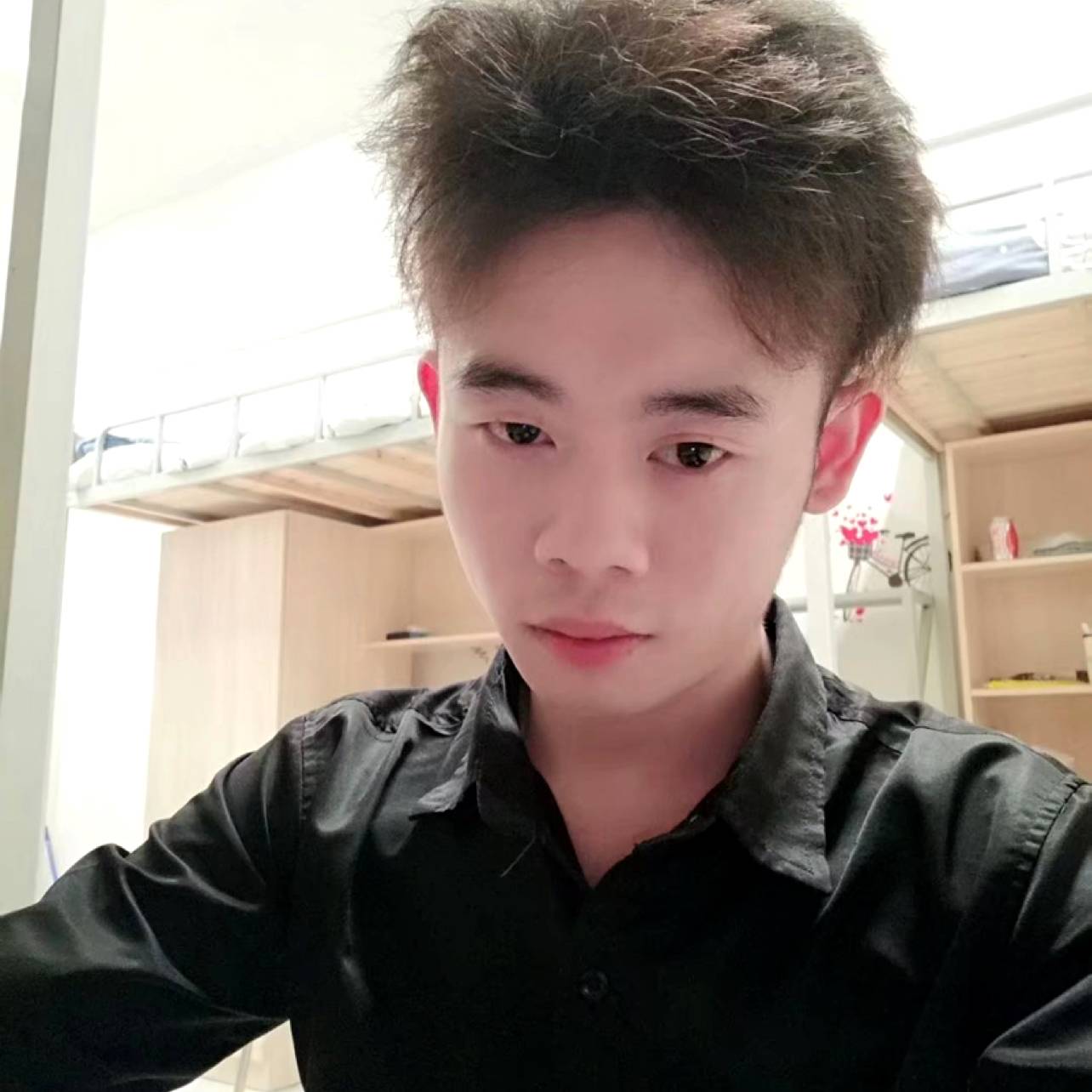 平湖蹁跹纯情的照片