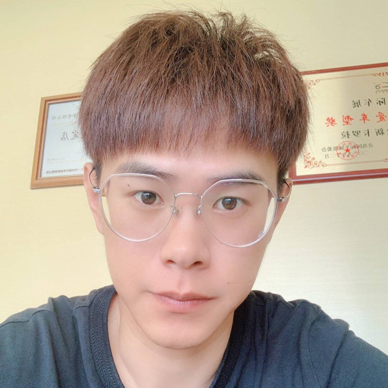 不解的挽手青衣的照片