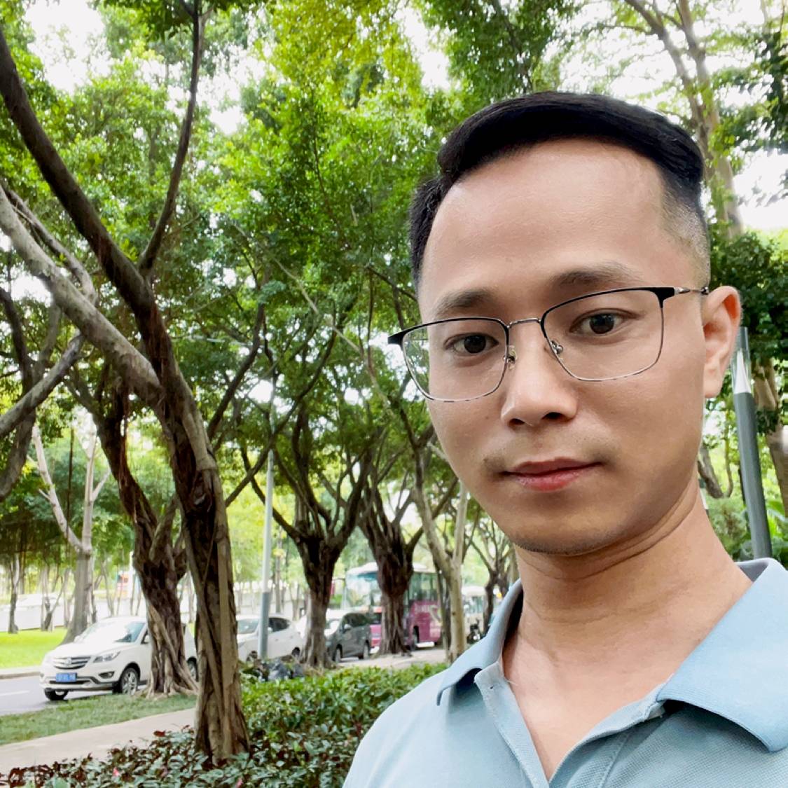 店员拿勤奋的照片