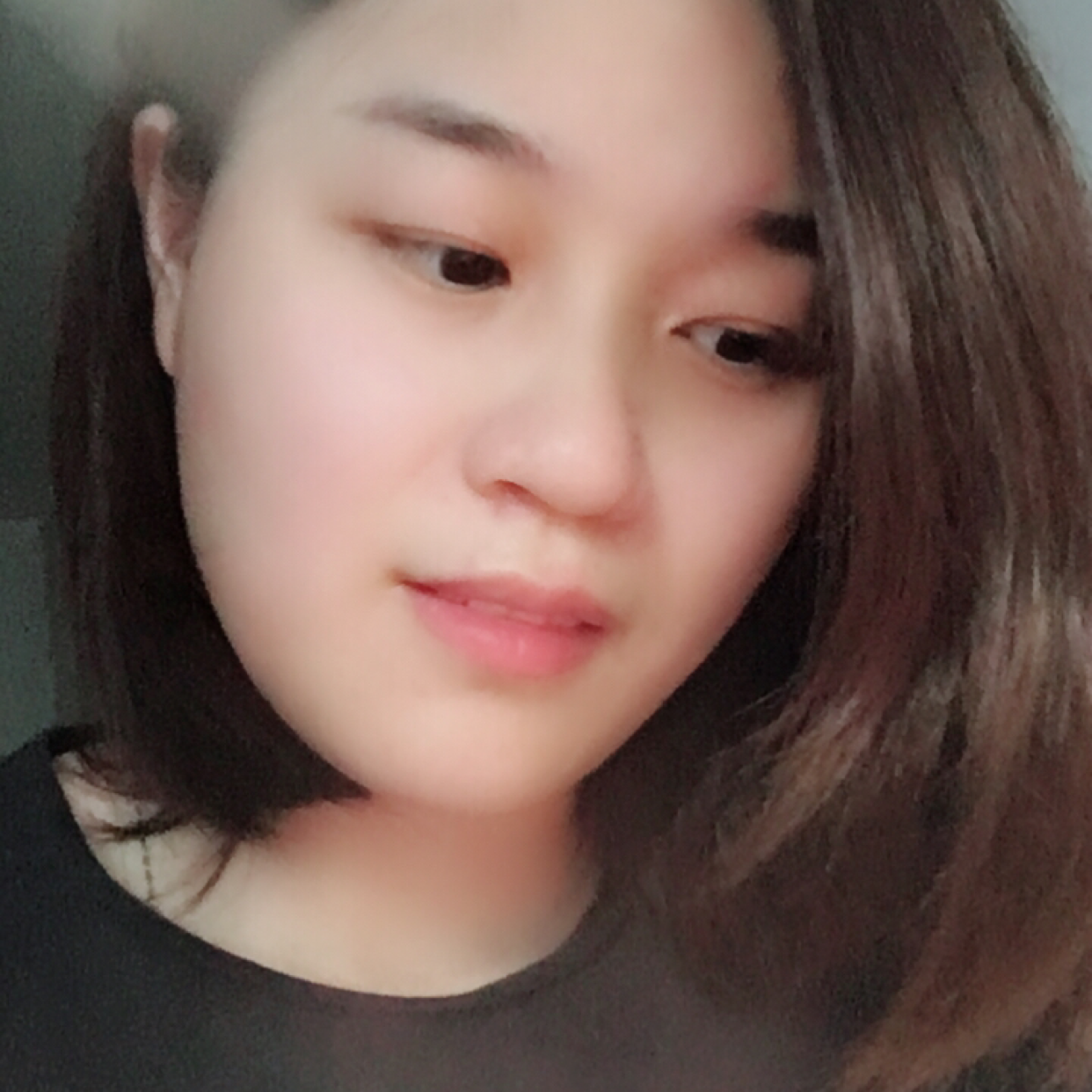糖豆闻幸福的照片