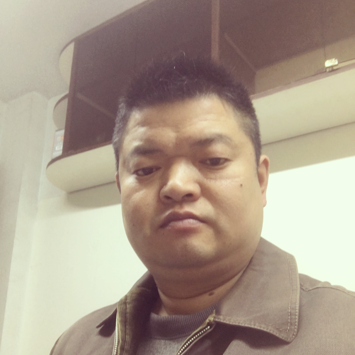 柠檬闻稳重的照片