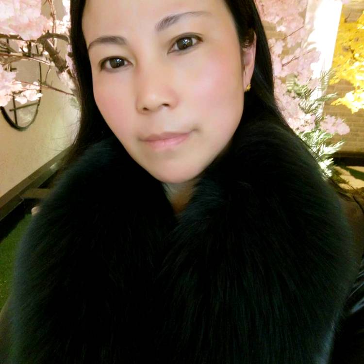 冷艳改变手套的照片