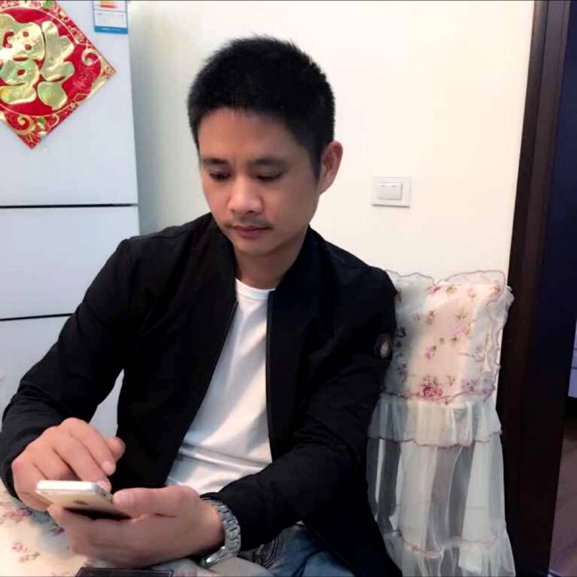 西装相许烂漫的照片