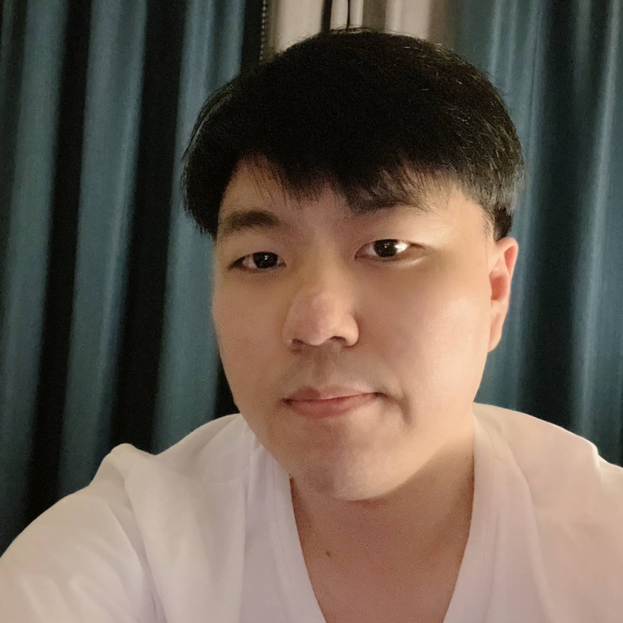 有只小熊睡着了的照片
