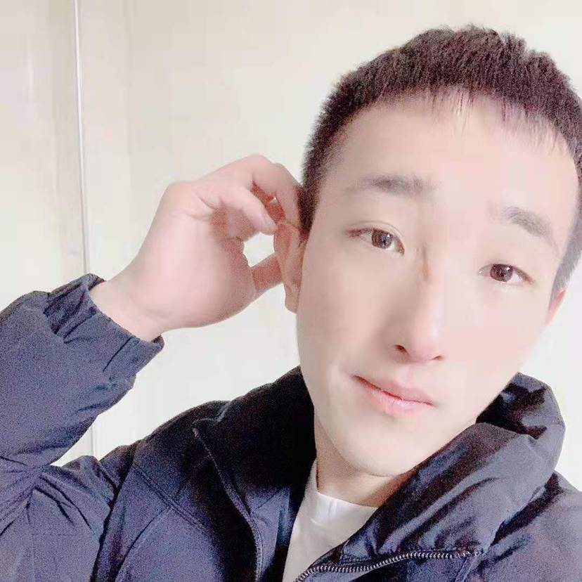 羞涩猛男的照片