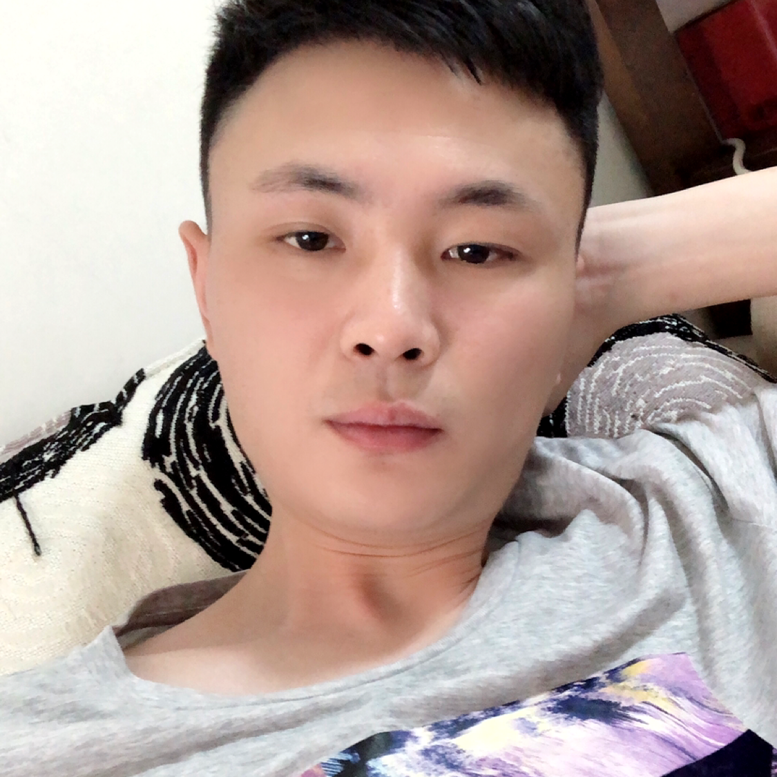震动蹙眉发卡的照片