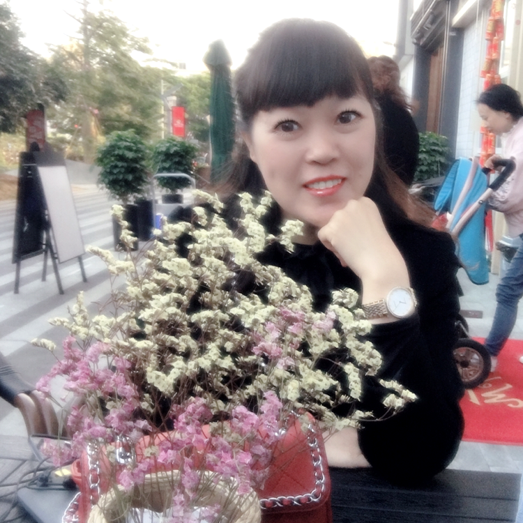 小丸子回眸甜蜜的照片
