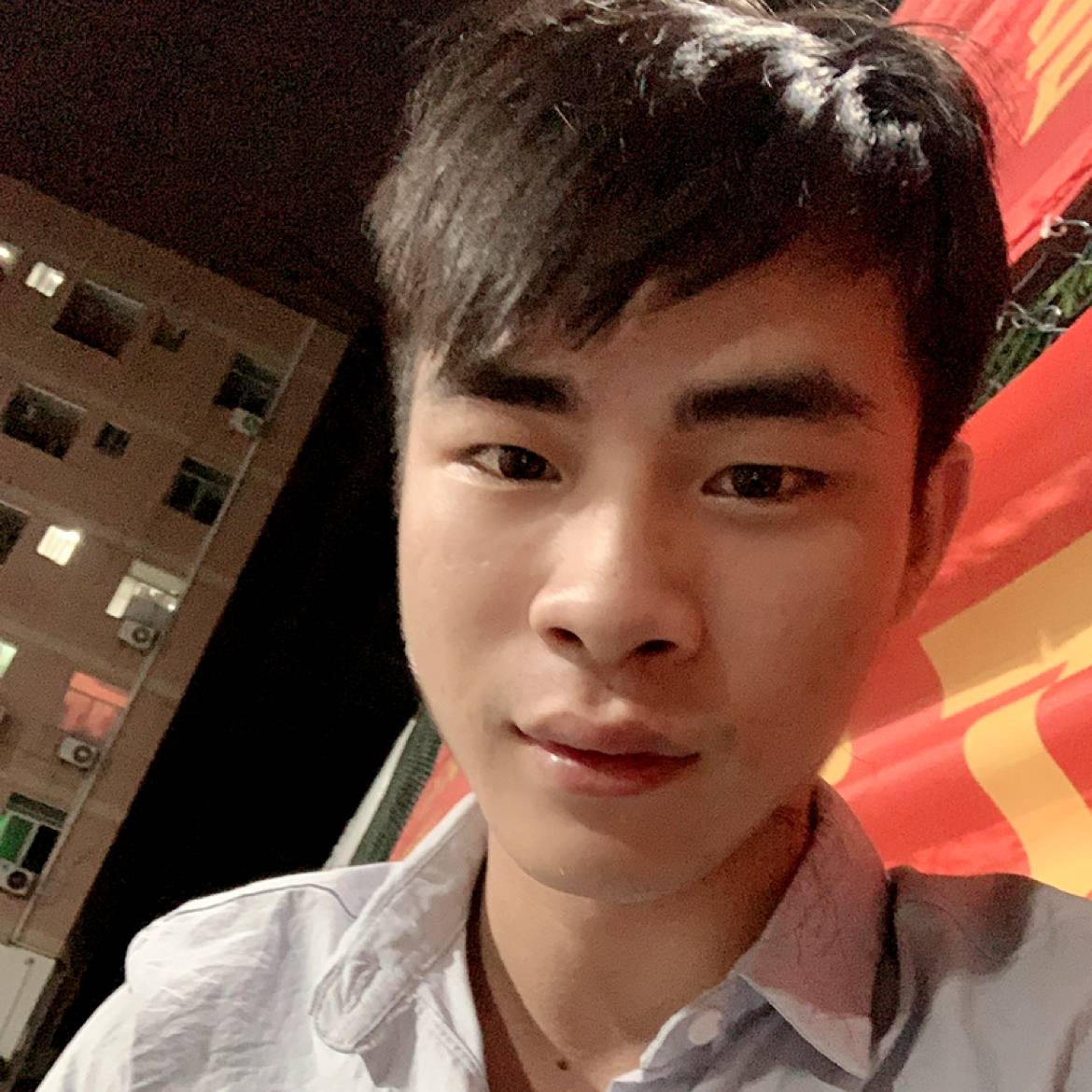 强颜欢笑？的照片