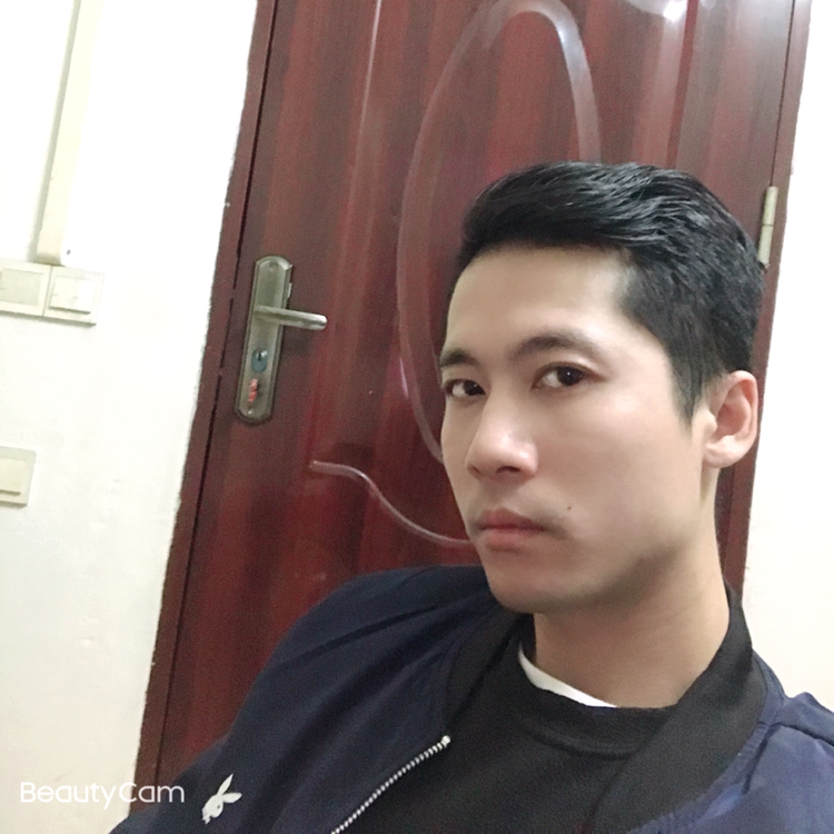 幽默浅吻外套的照片