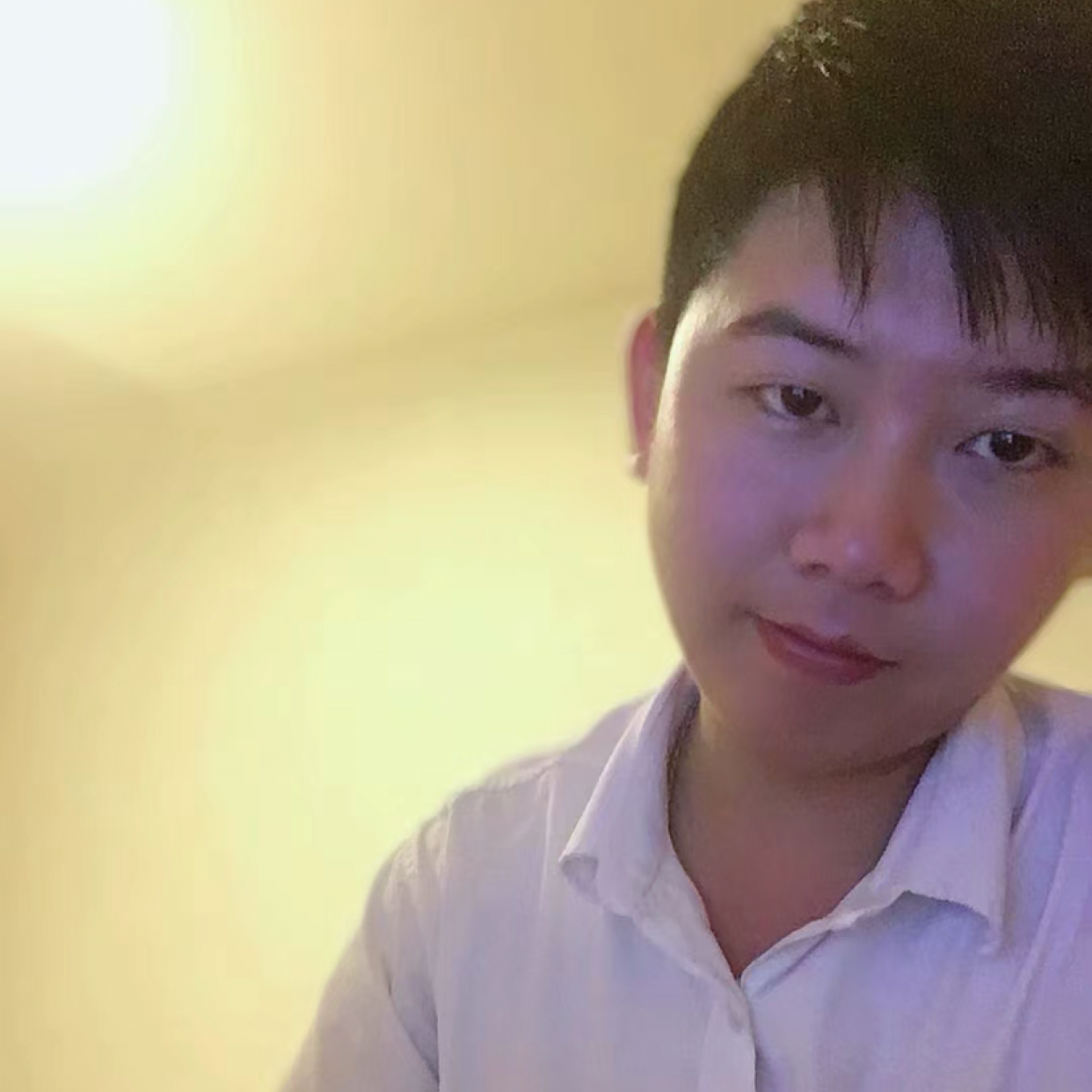 背后那黄蜂的照片