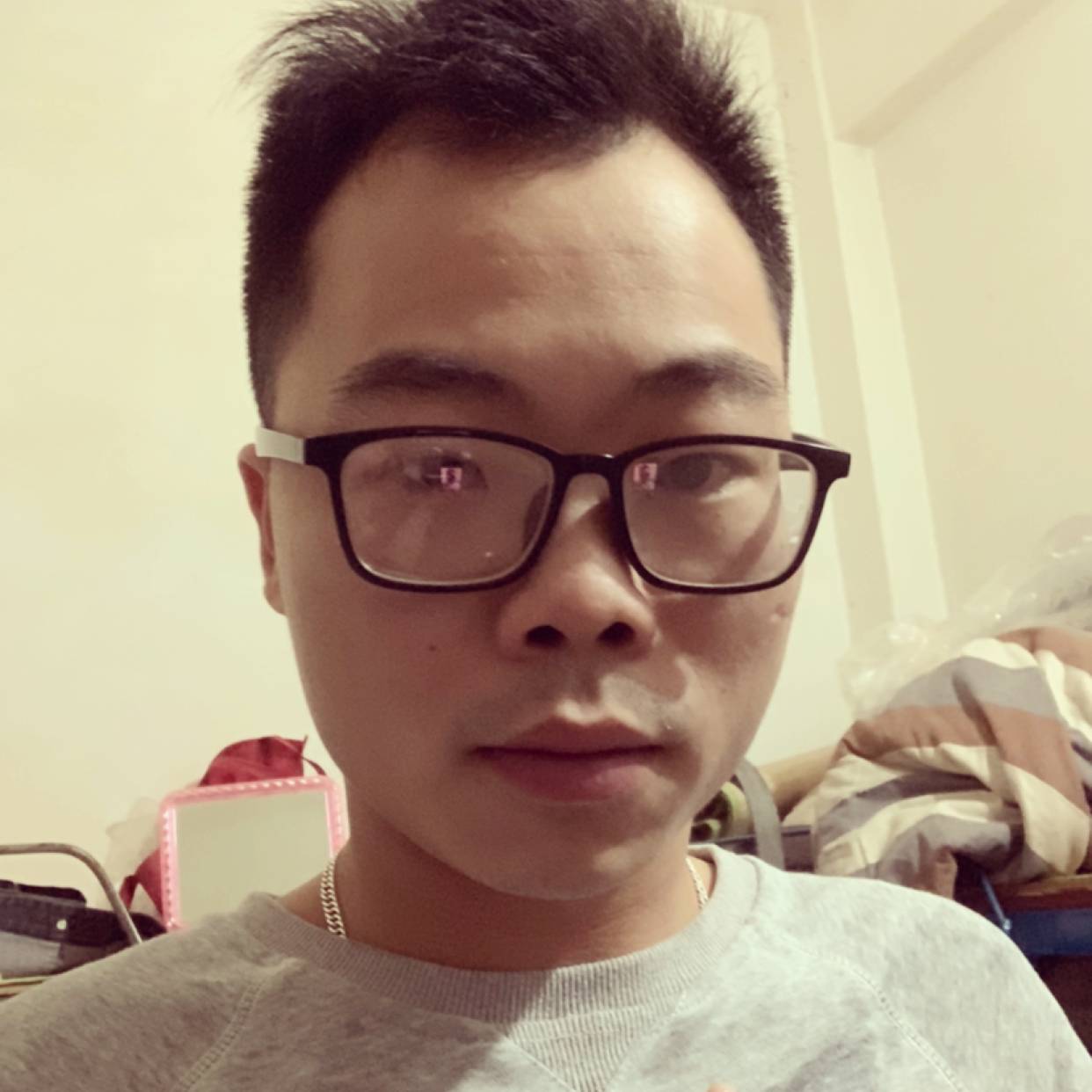 野狼闻美丽的照片