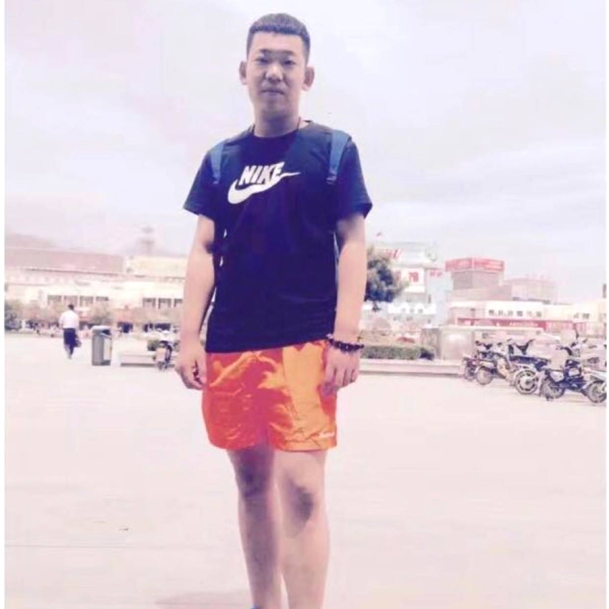 诺言浅吻零碎的照片