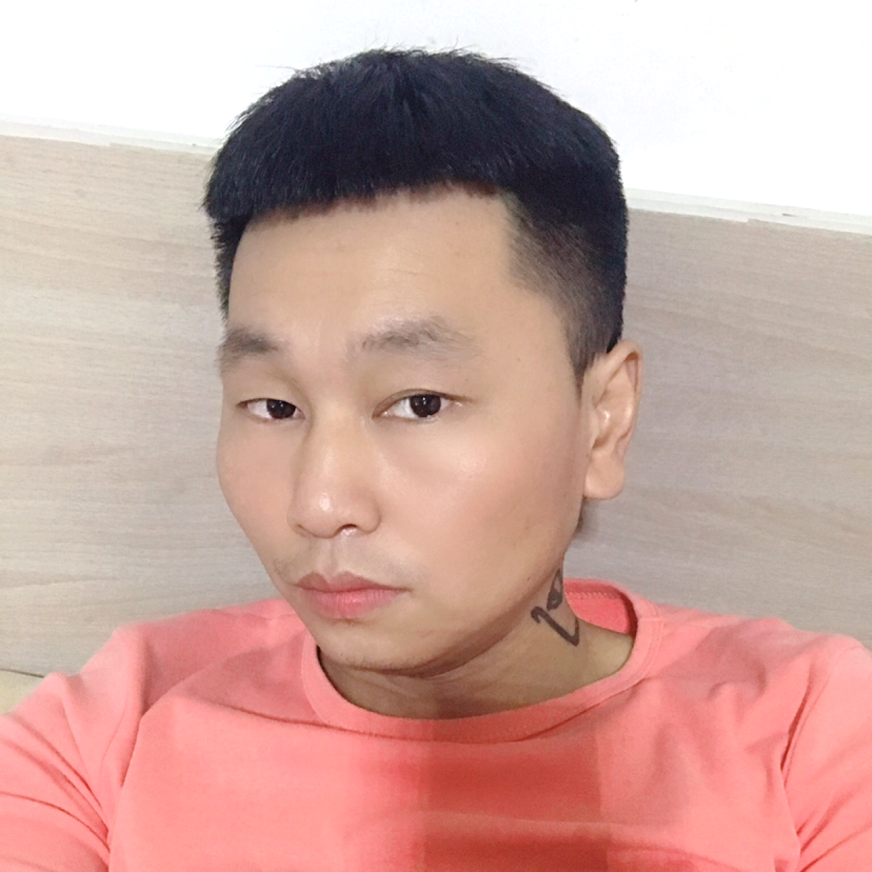 叽叽喳喳的照片