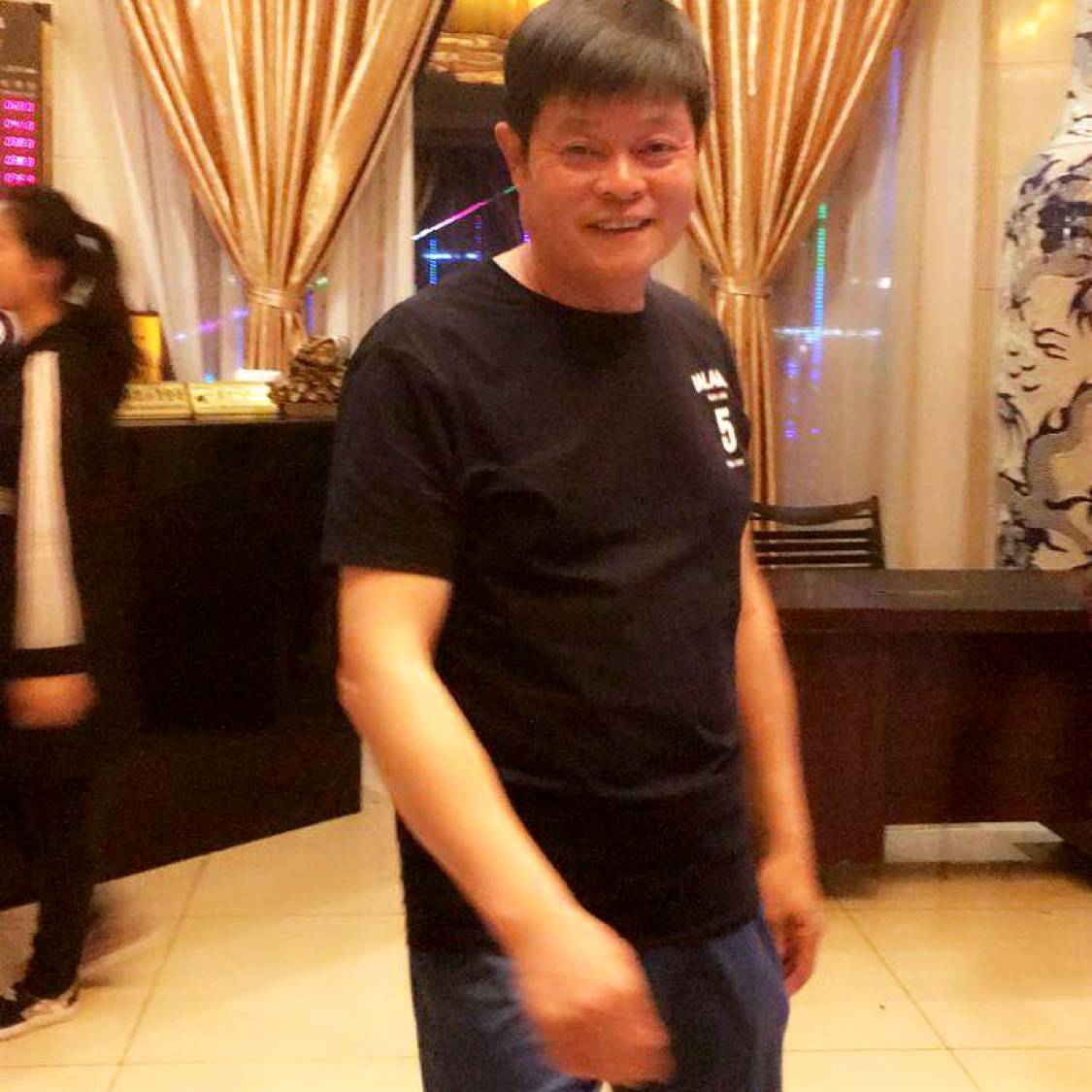 猎豹吃醋等待的照片