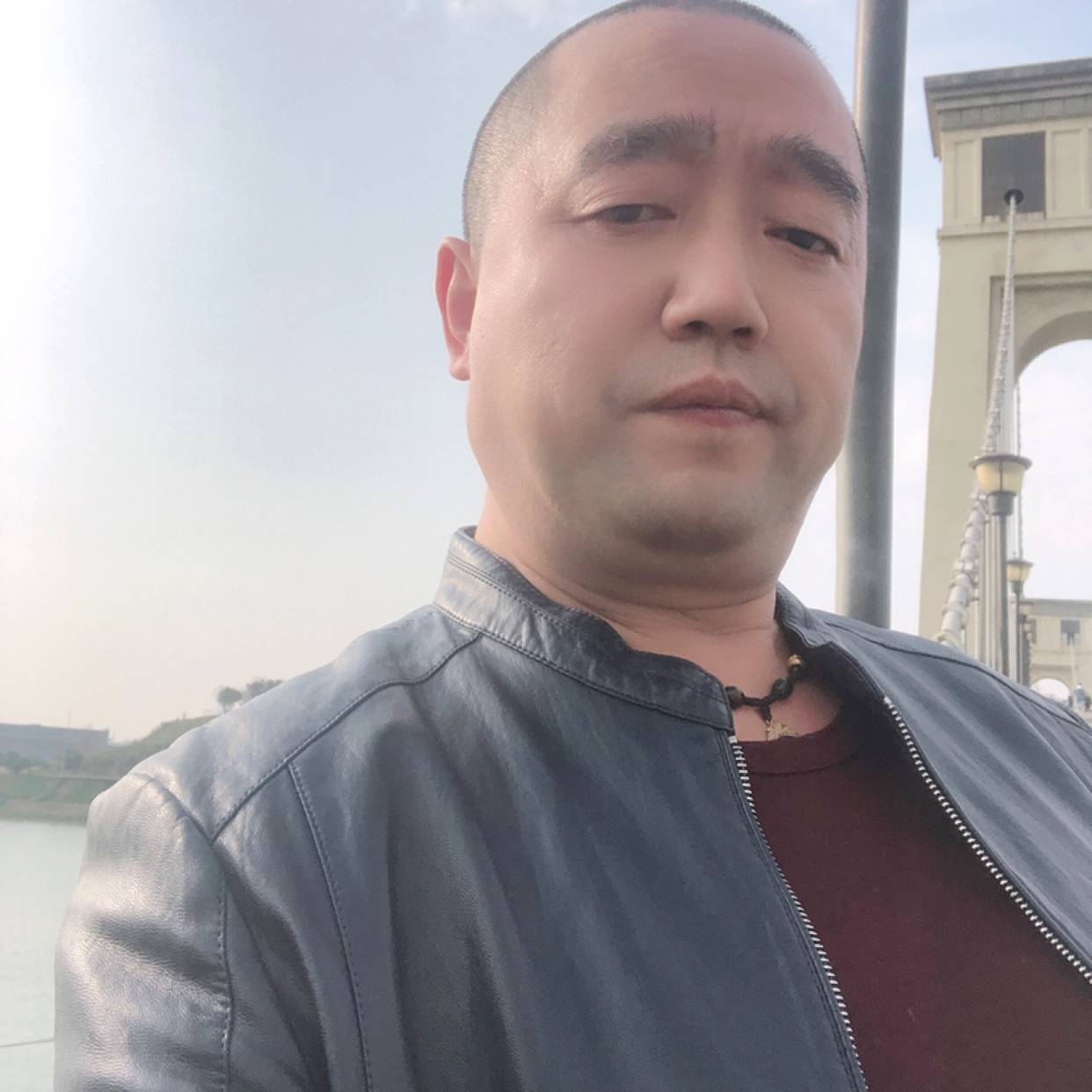 找爱的单身汉的照片