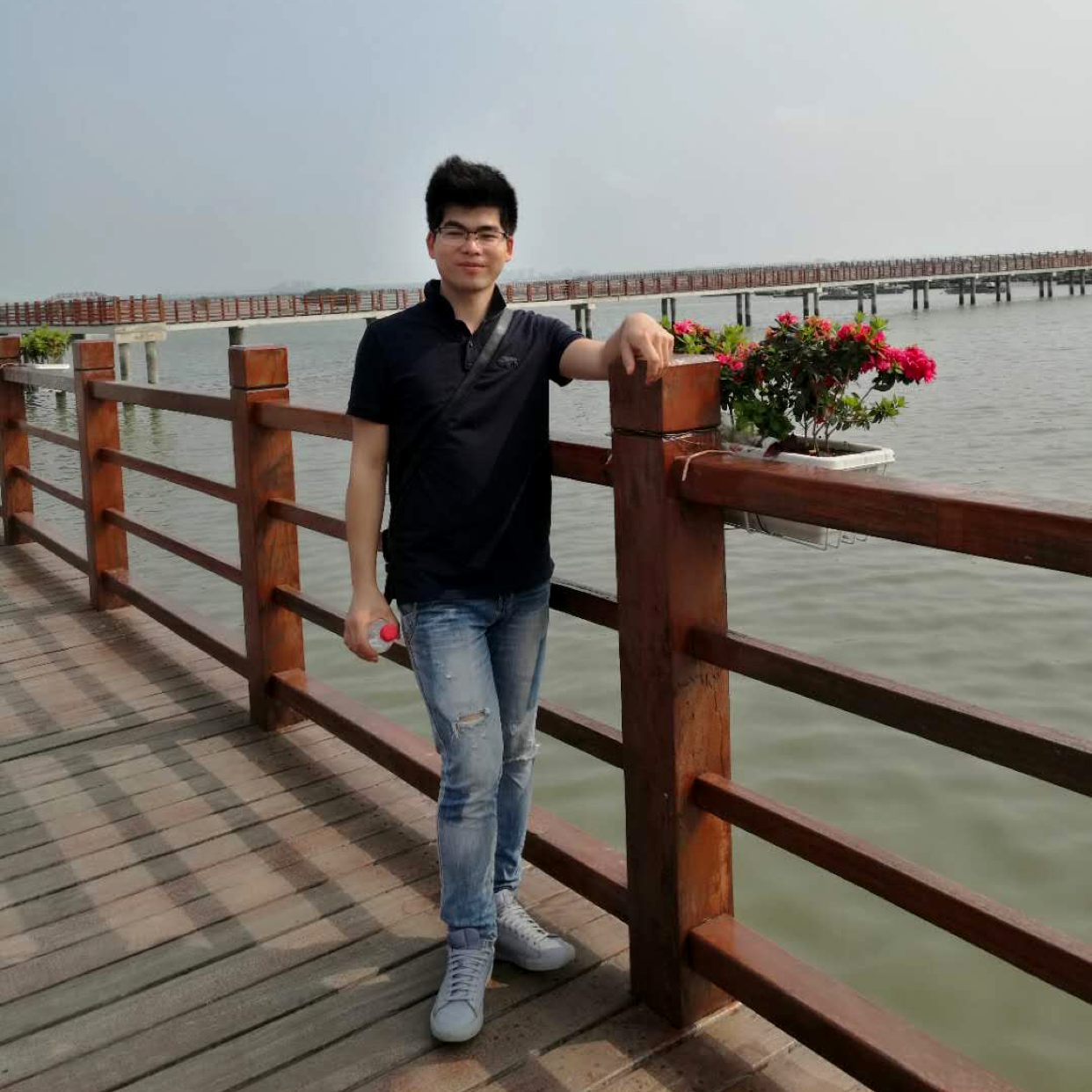 喜欢徒步的男生的照片