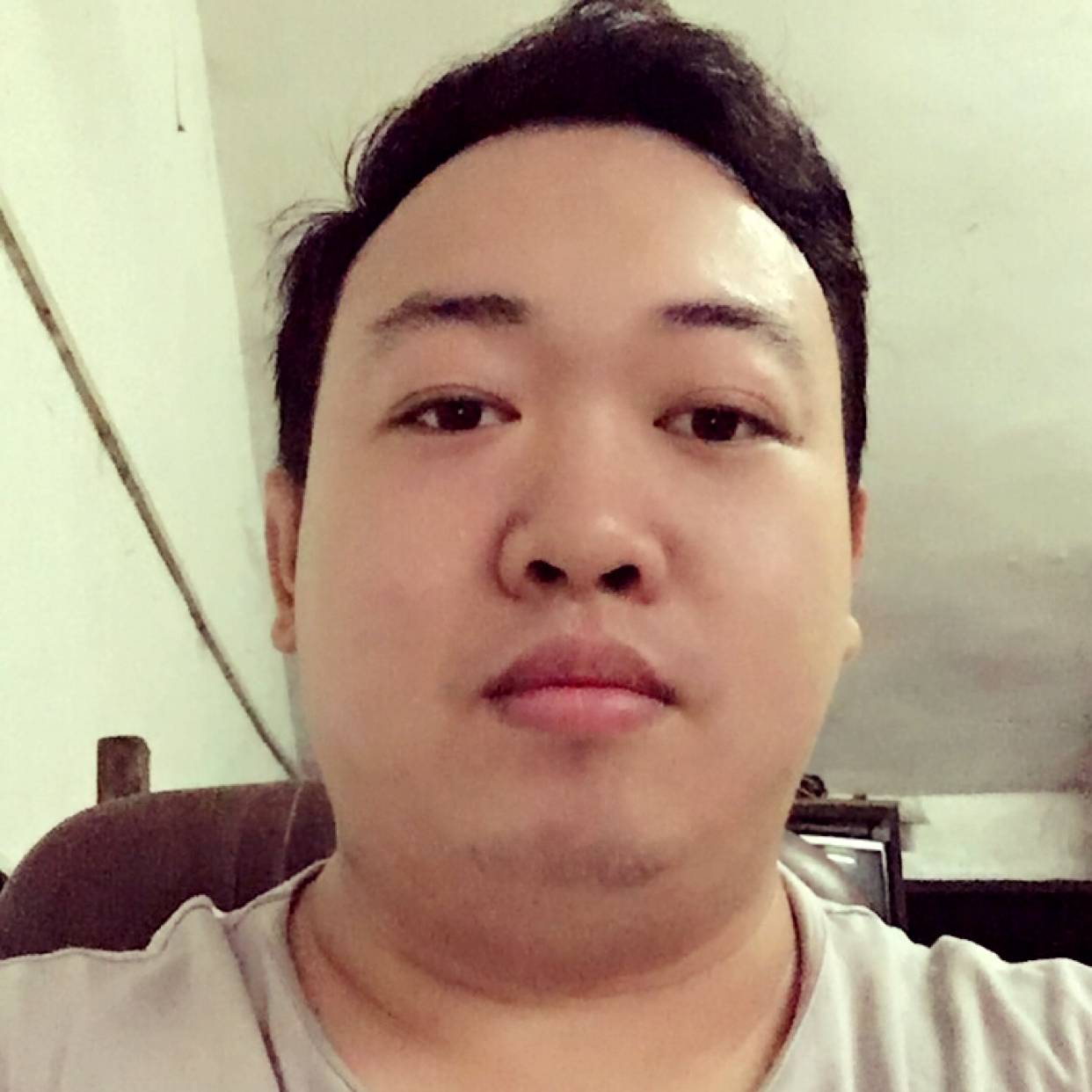 爱听歌蹁跹衬衫的照片