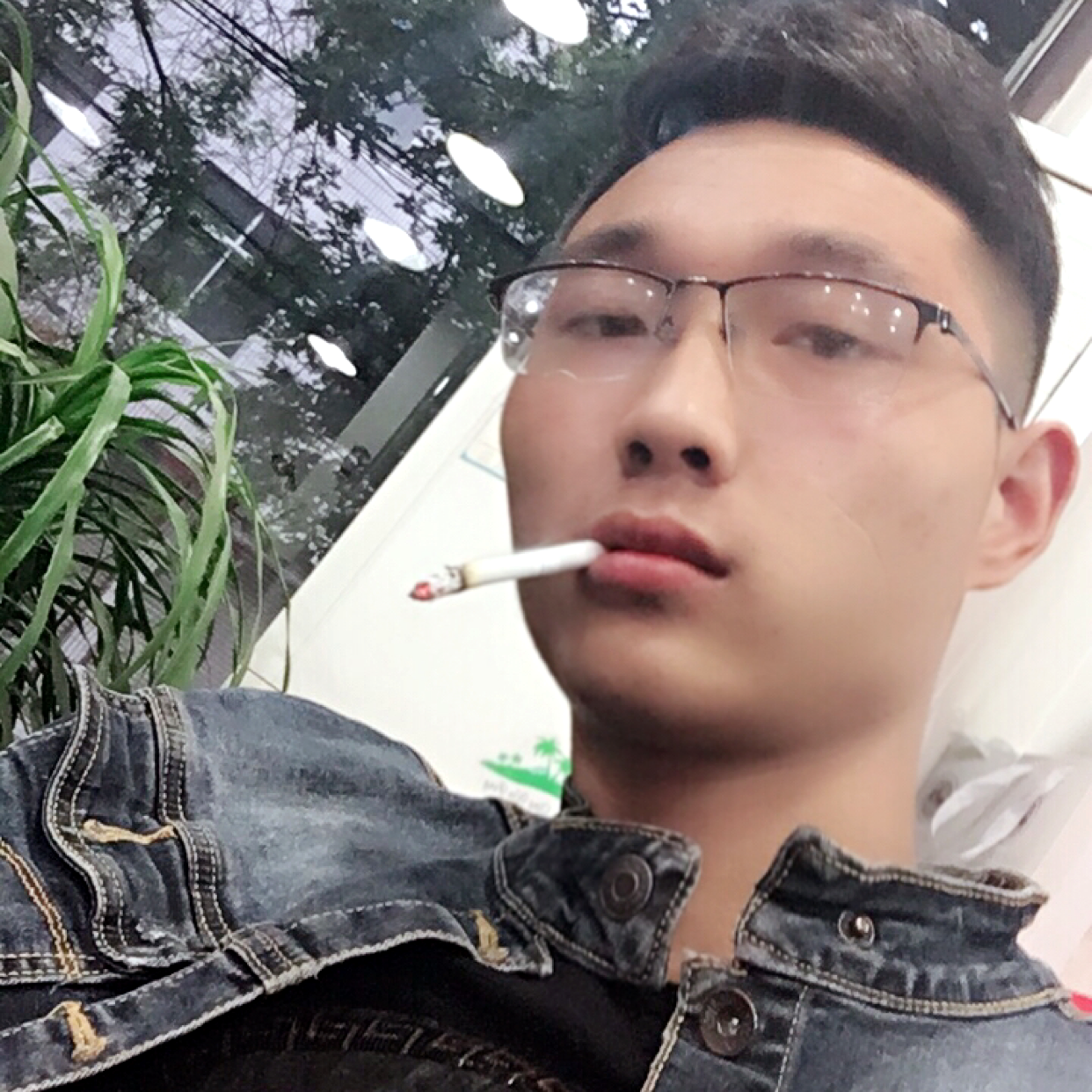 忧虑浅吻流影的照片