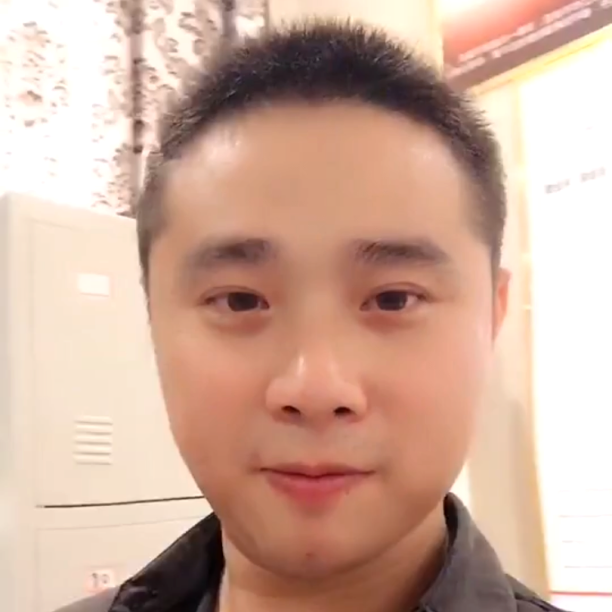 笑靥那帅气的照片