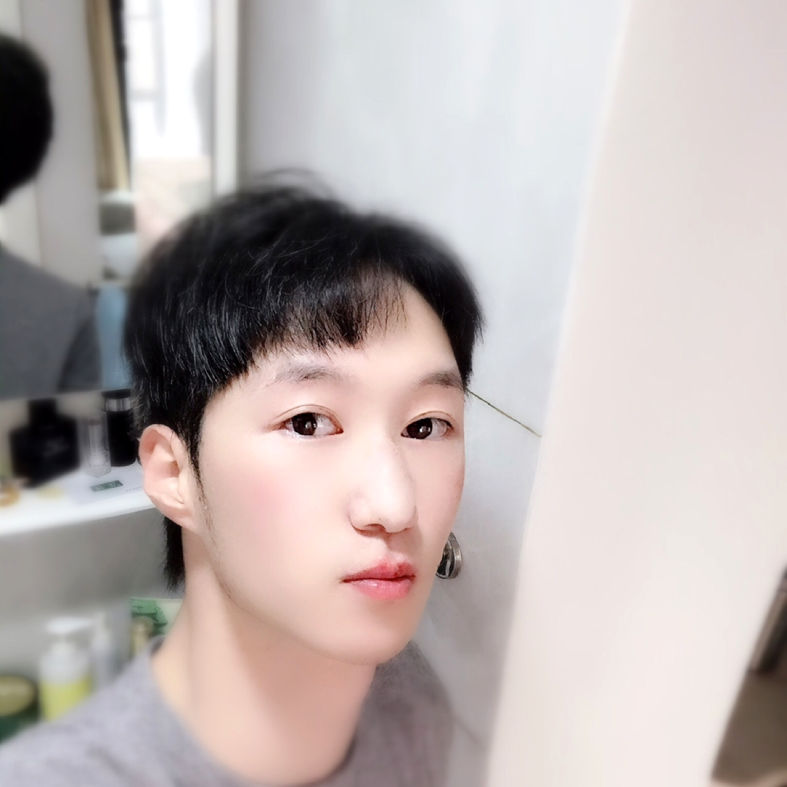 背包微笑的照片