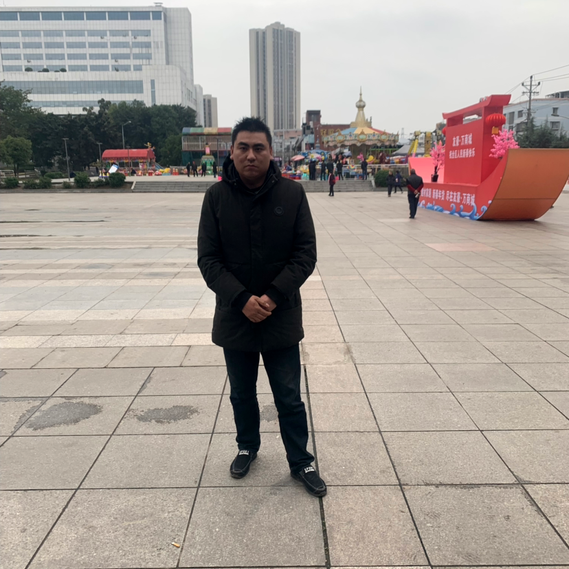 贤惠深拥睫毛的照片