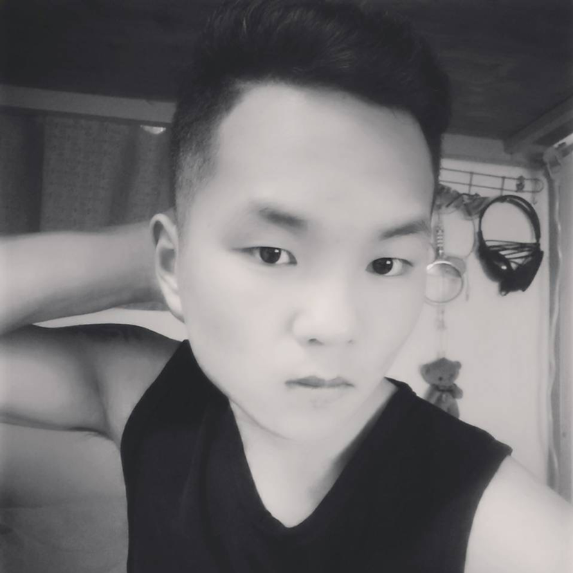 激动踢钢铁侠的照片