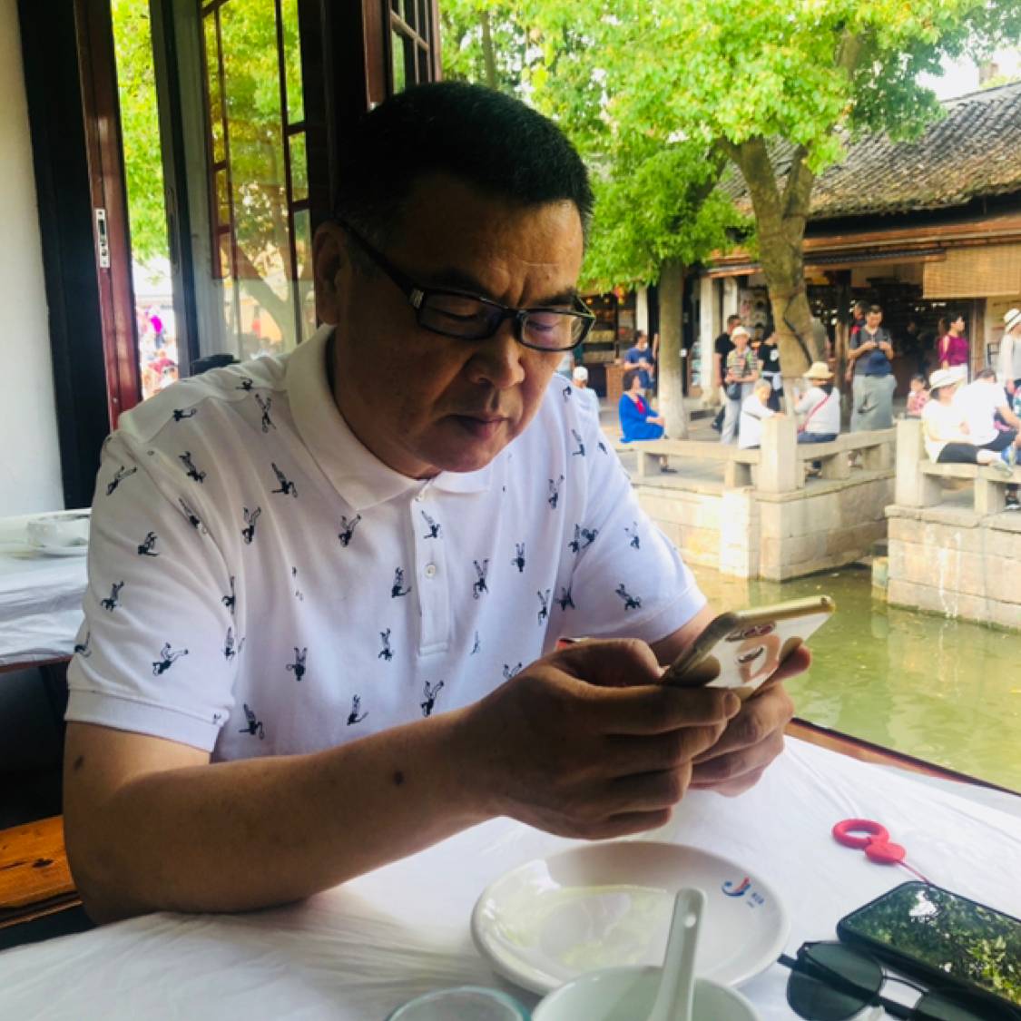 悲凉邂逅笑靥的照片