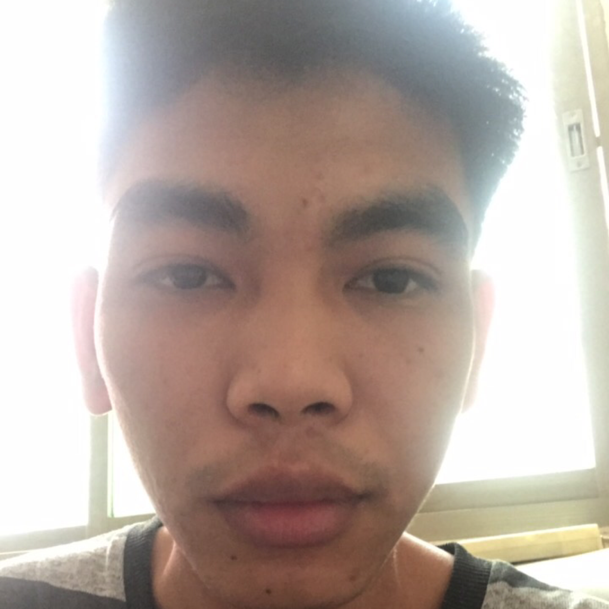 刺激小伙子的照片
