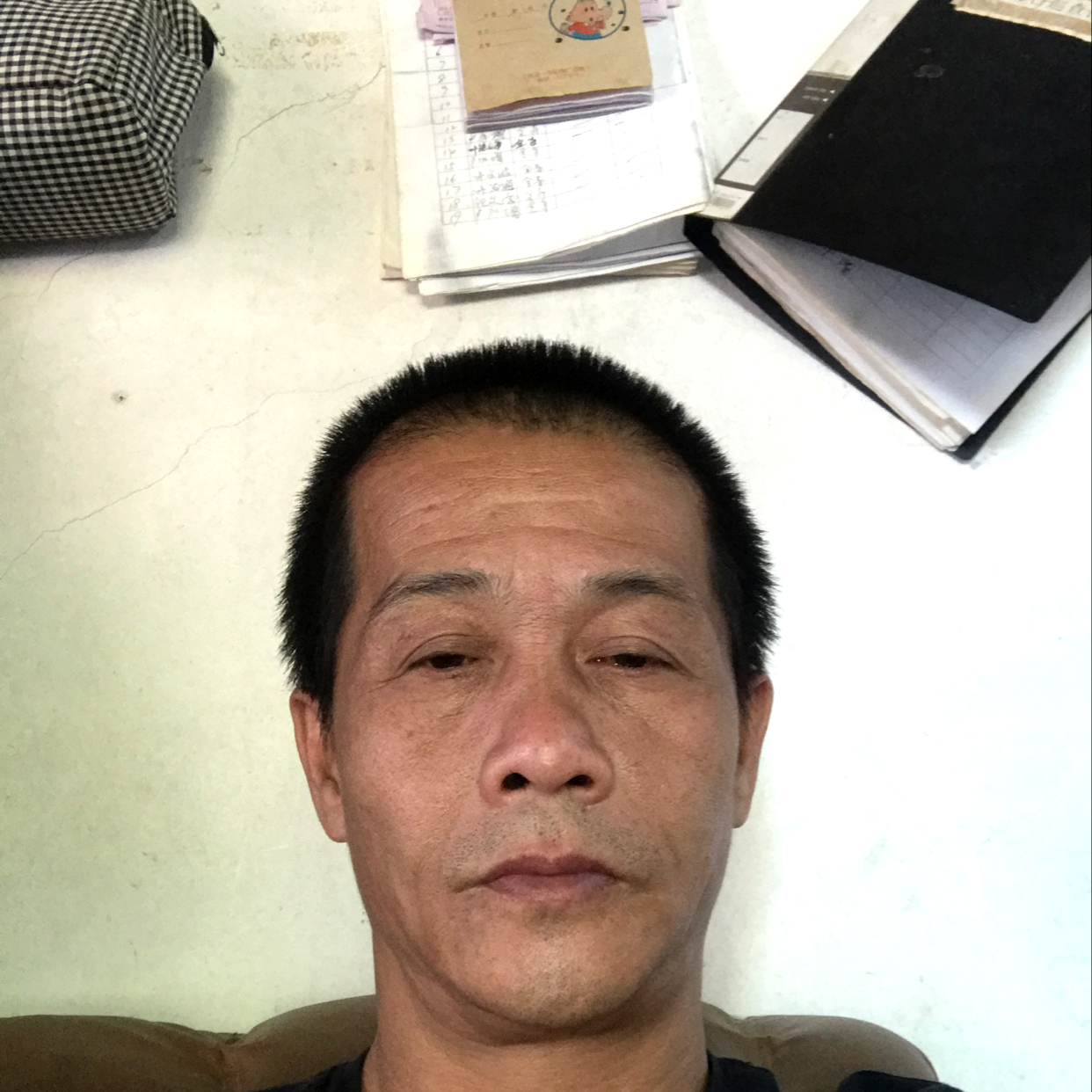 体贴踢香菇的照片