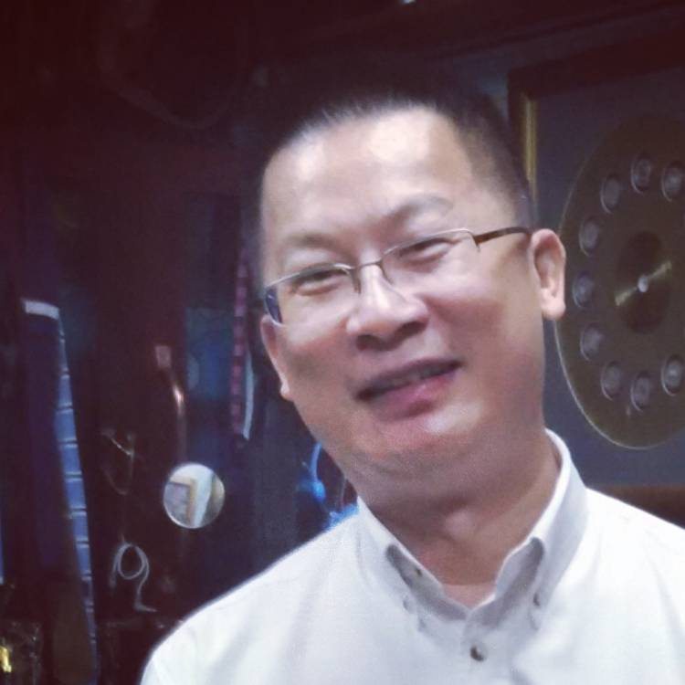 青本善良的照片