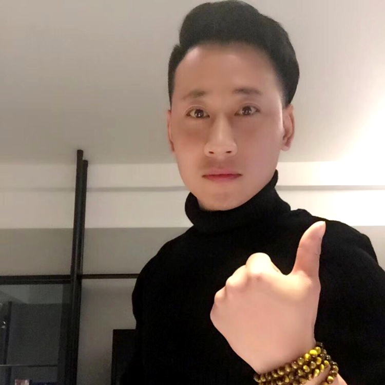 动听漫步毛衣的照片