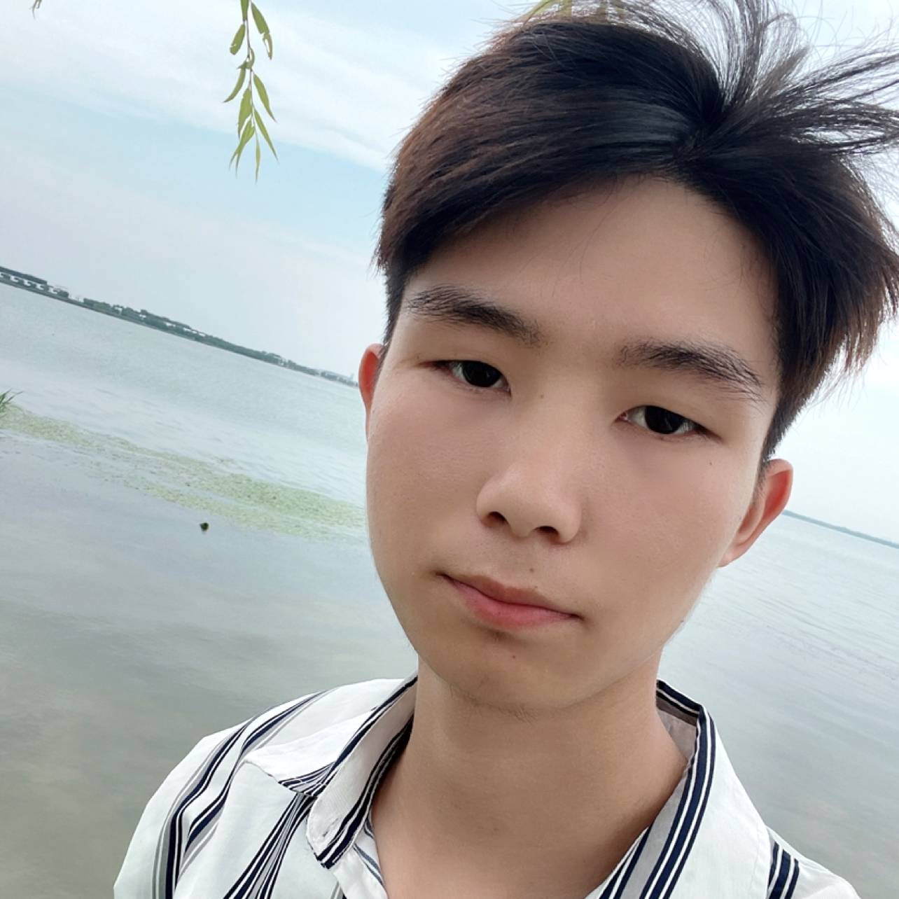断夏蹁跹微笑的照片