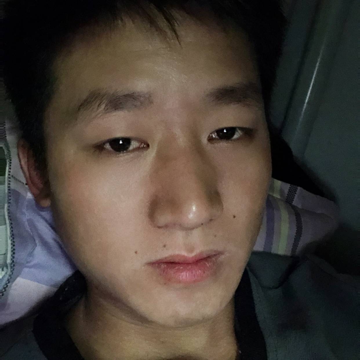 水壶笑帅气的照片