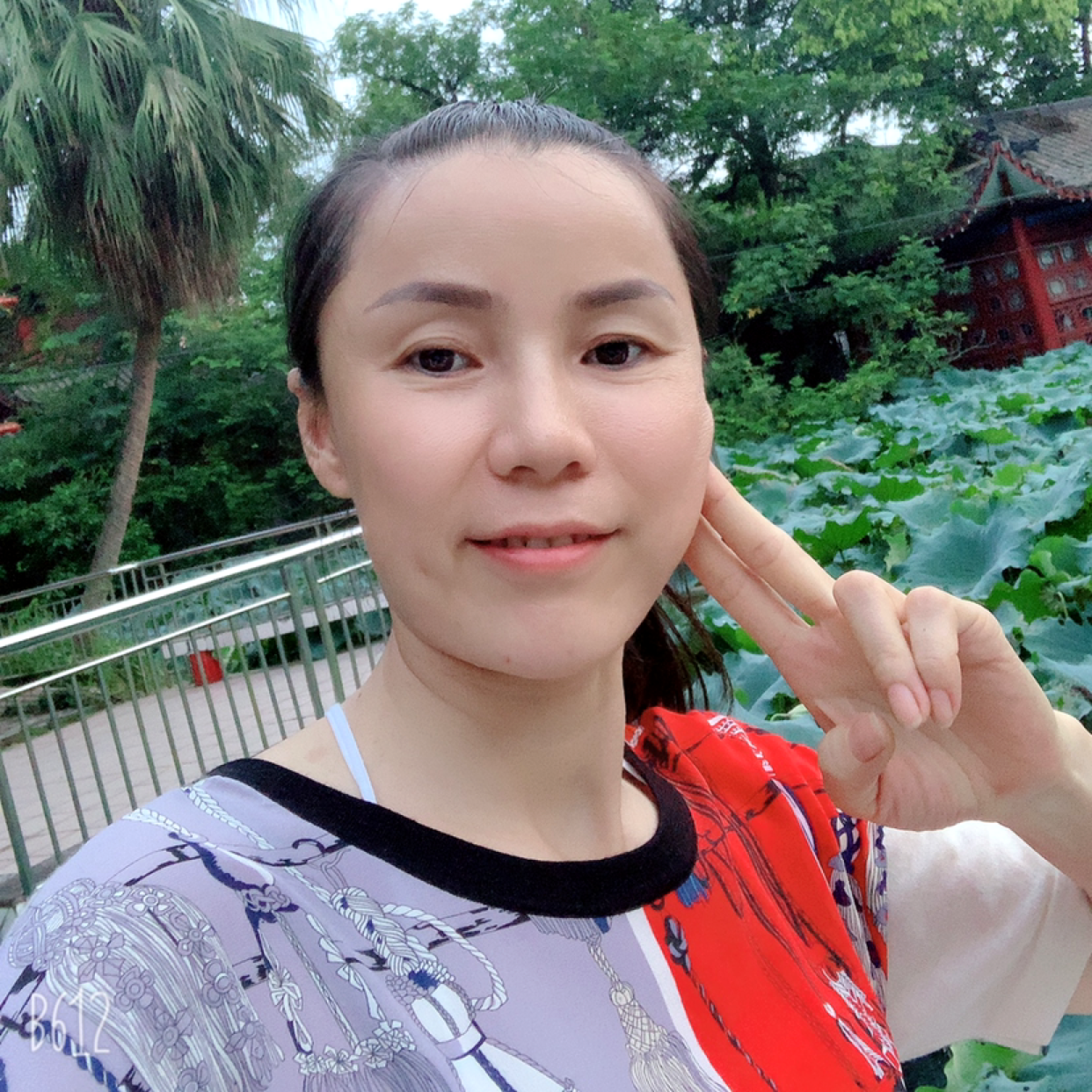 优雅漫步萝莉的照片