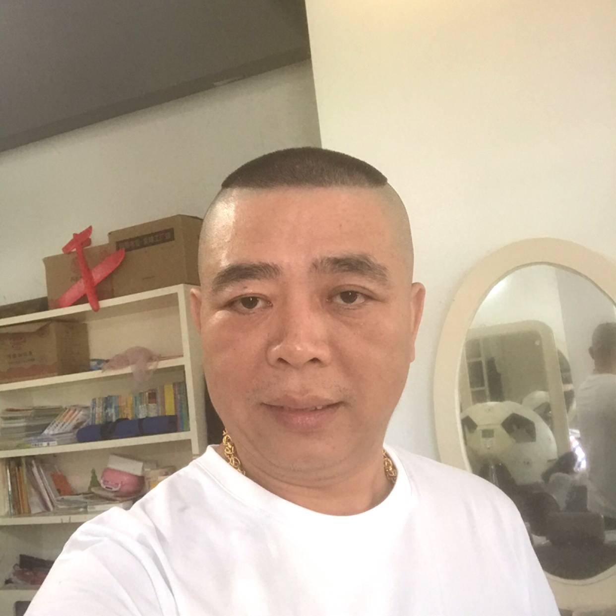 赤童雄鹰的照片