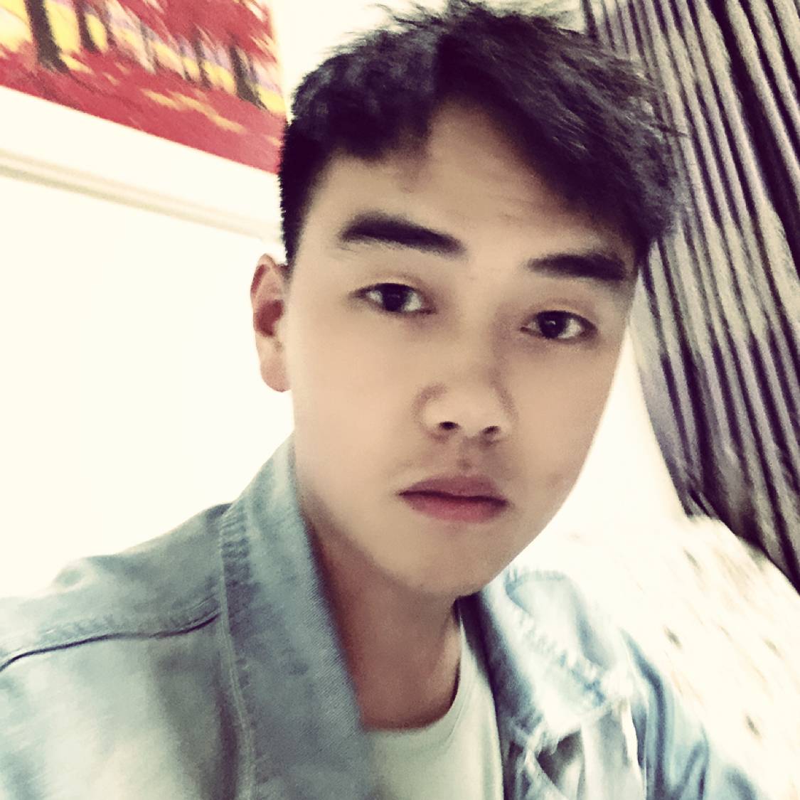 离歌那高高的照片