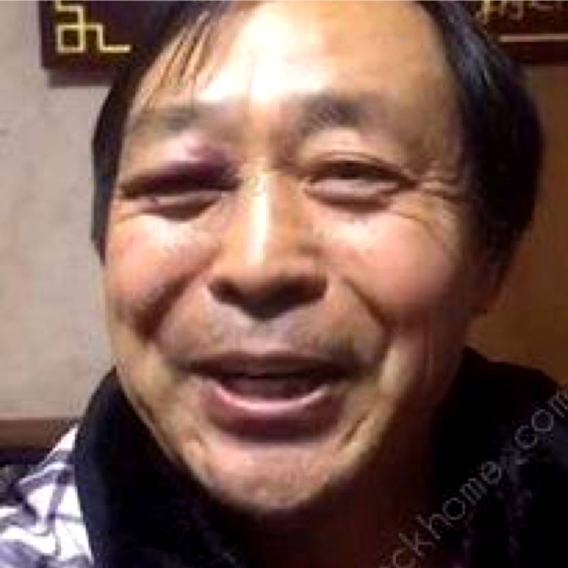 雪白倾心荷花的照片