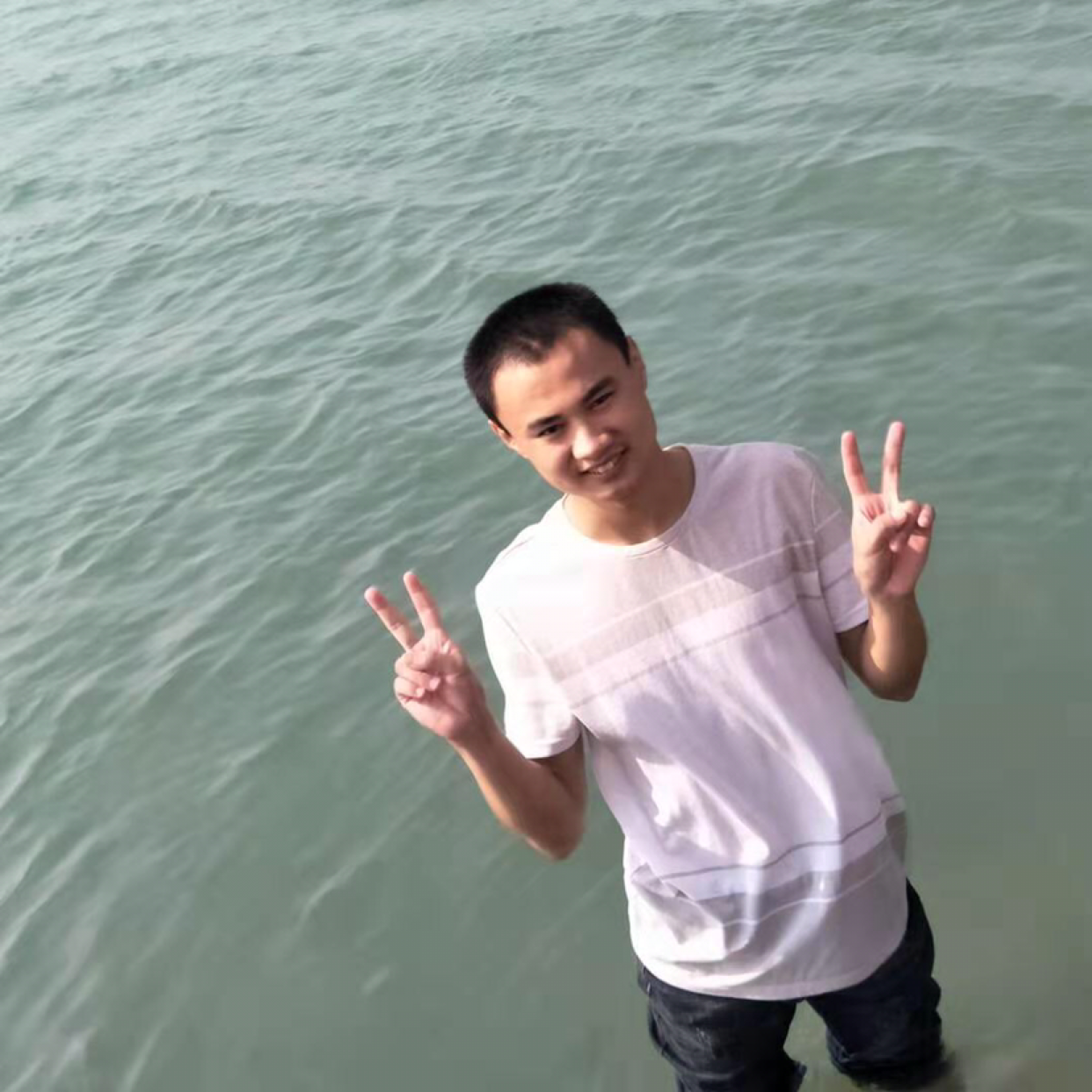 乐观与帅哥的照片