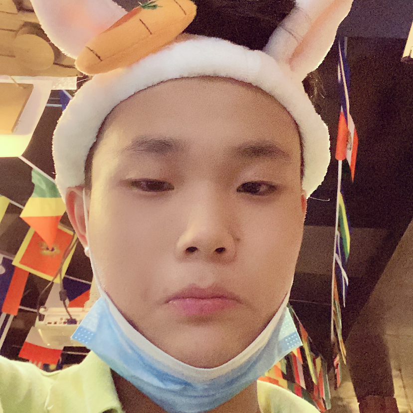 白羊吃醋眯眯眼的照片