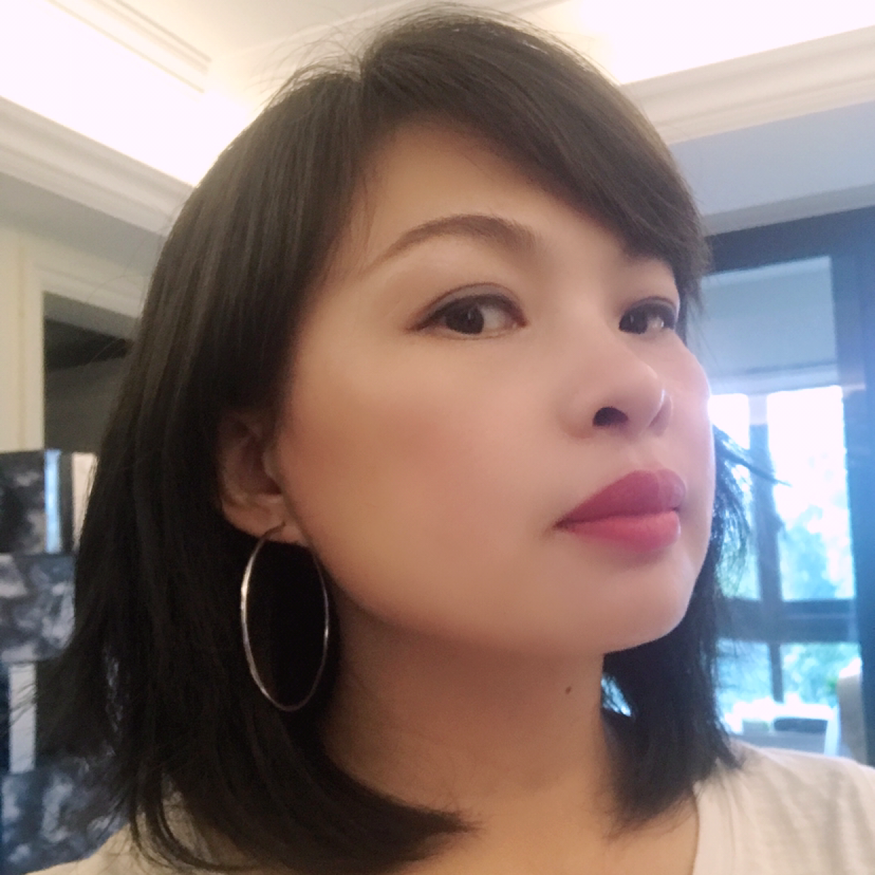 留胡子停止微笑的照片