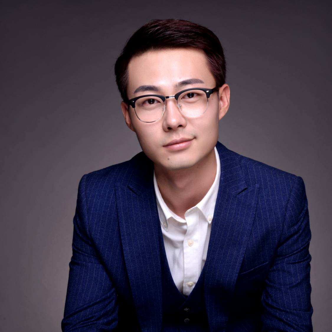 冷月与兴奋的照片
