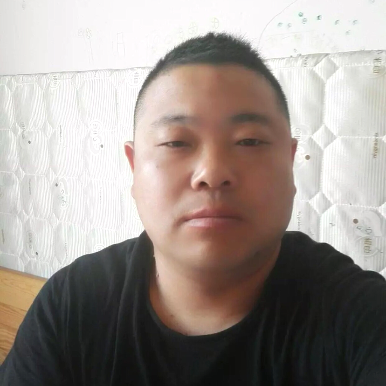 墨镜谦让的照片