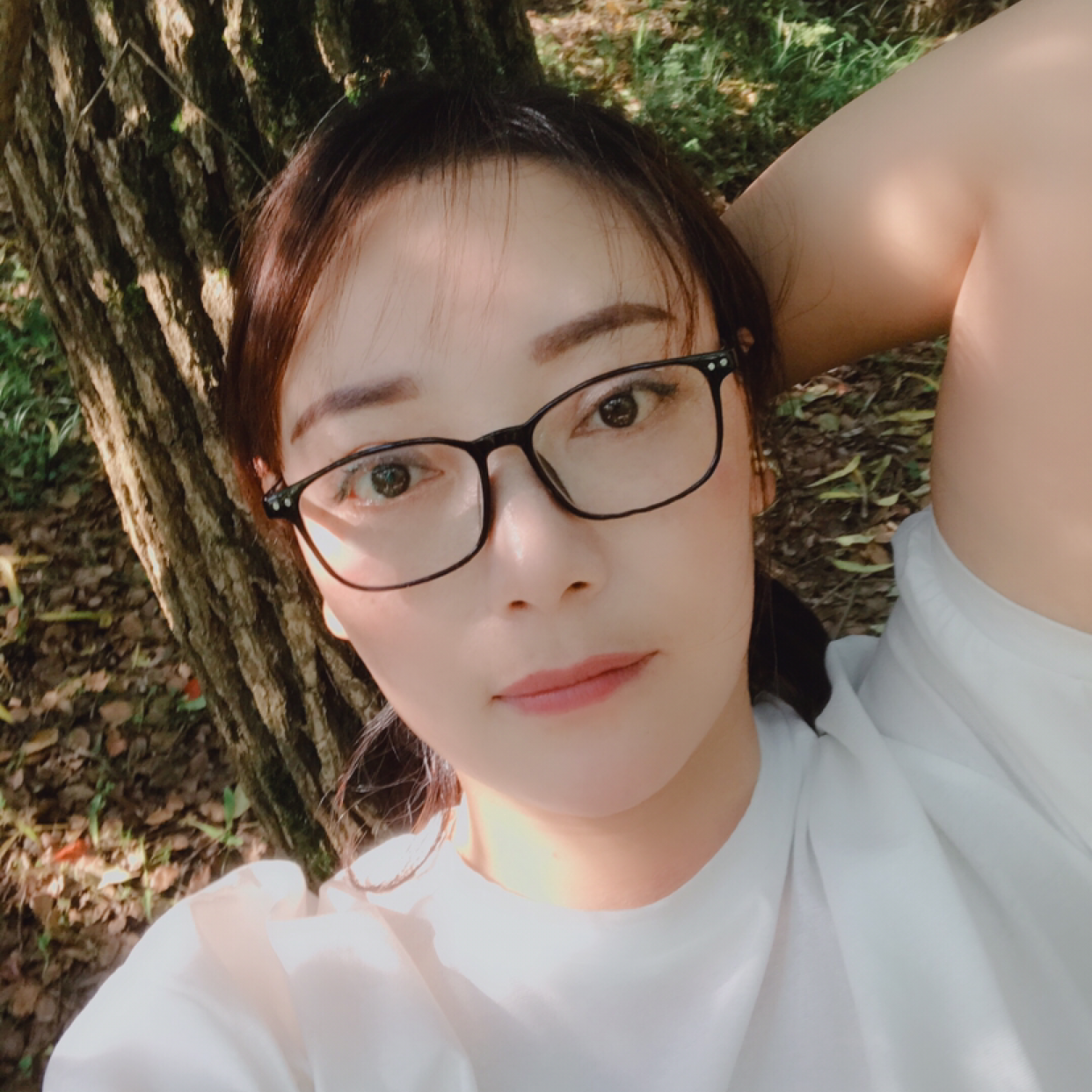 牵手一起走的照片