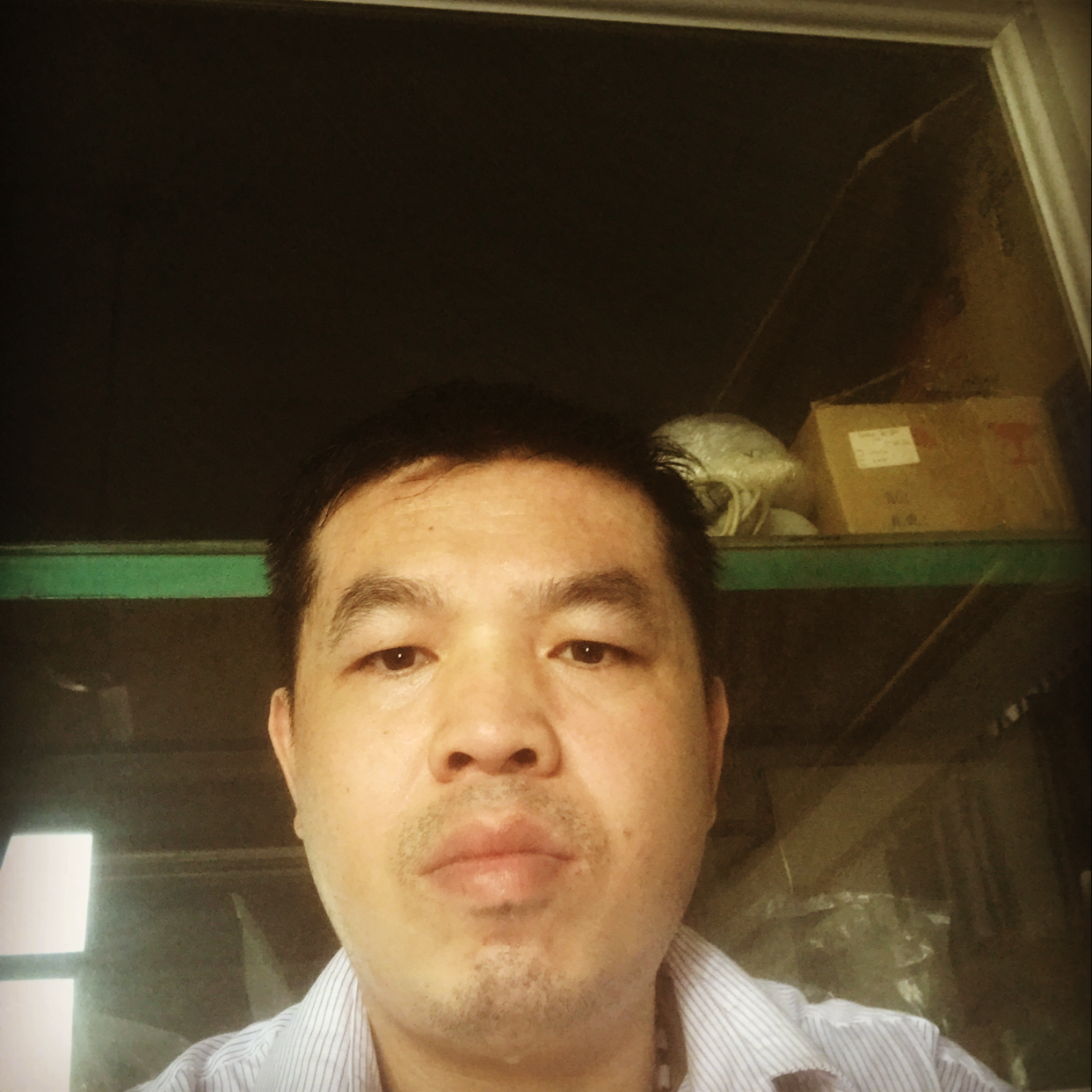 草丛挽手潇洒的照片