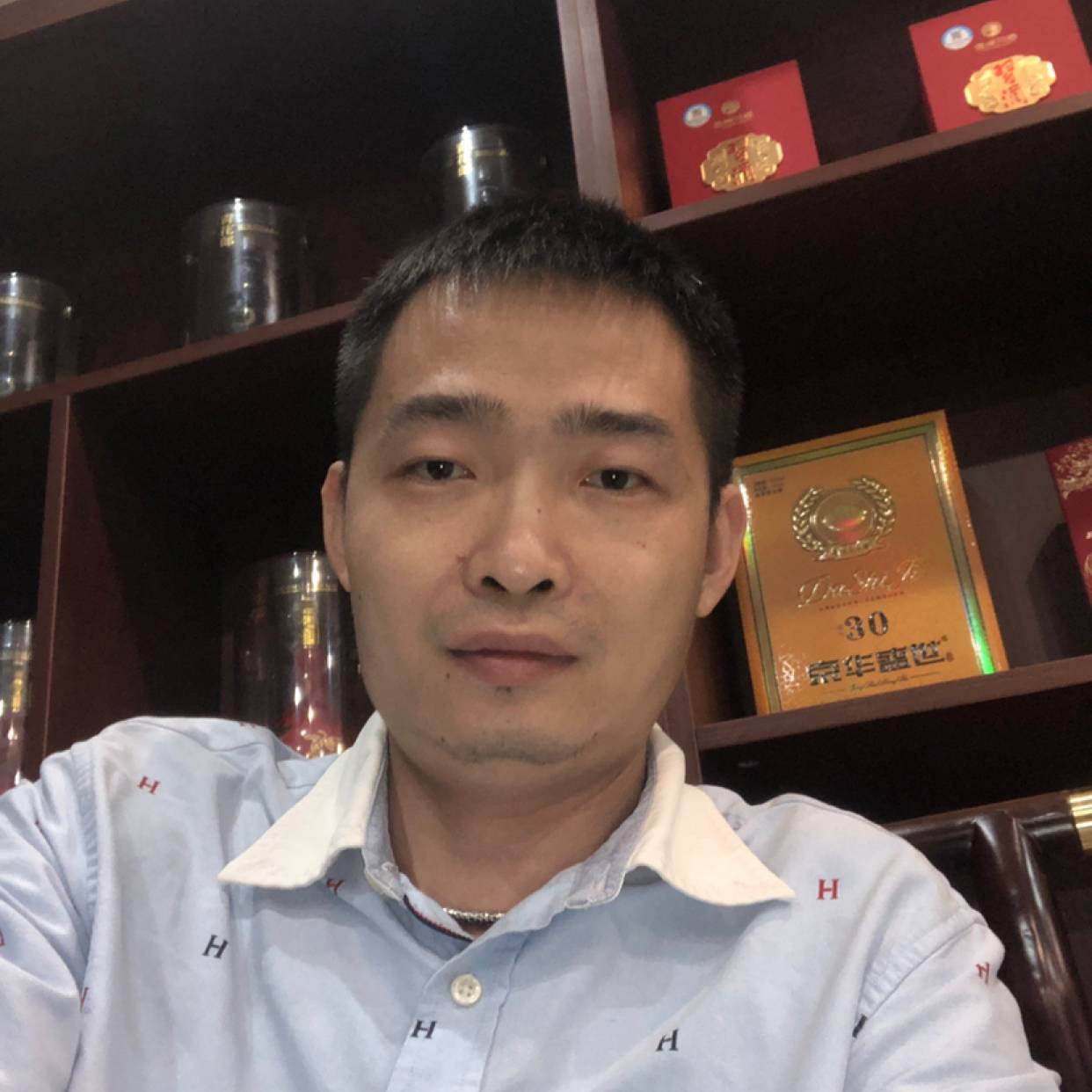 踏实回眸初妆的照片