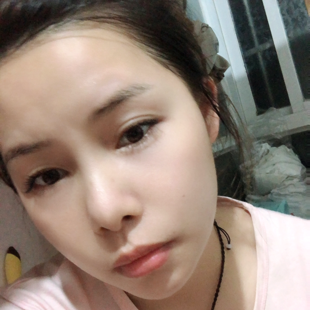 冷月挽手忧心的照片