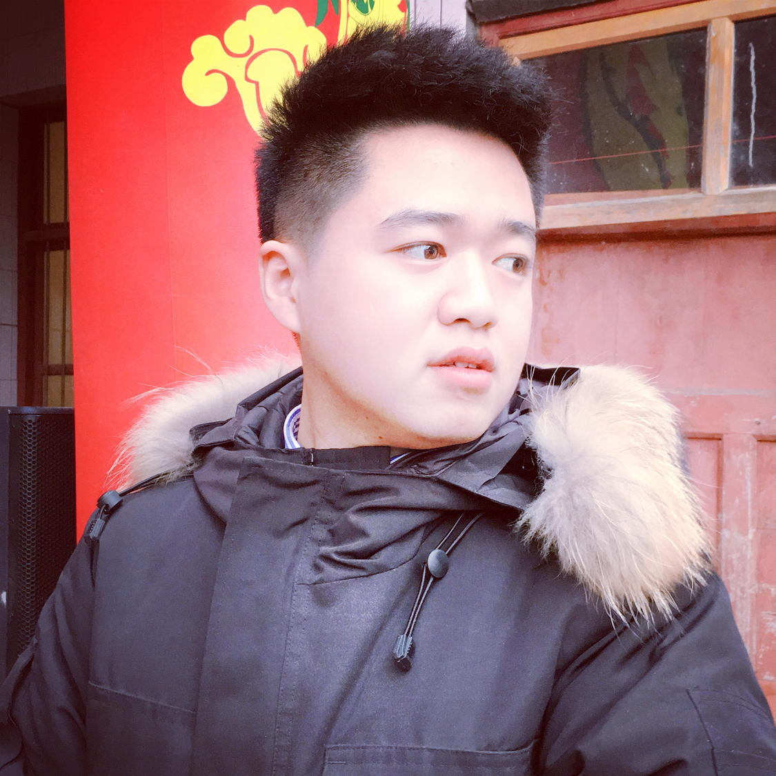 身影仁爱的照片
