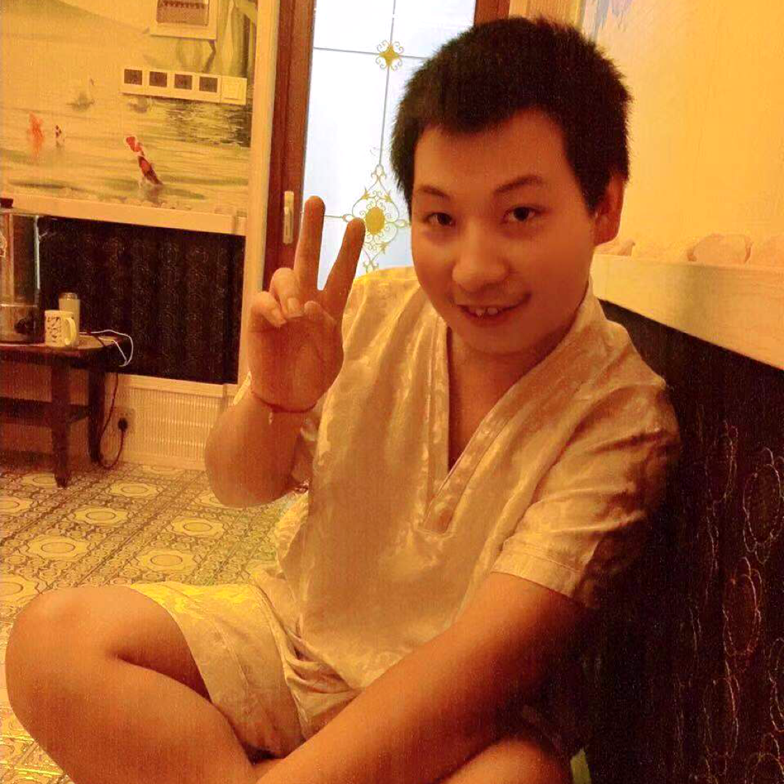 有个家家里有个她的照片