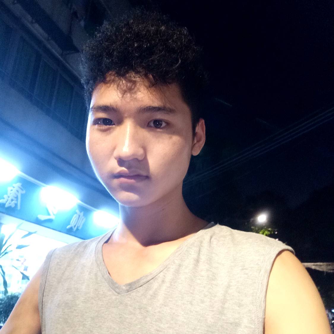 踏实深拥务实的照片