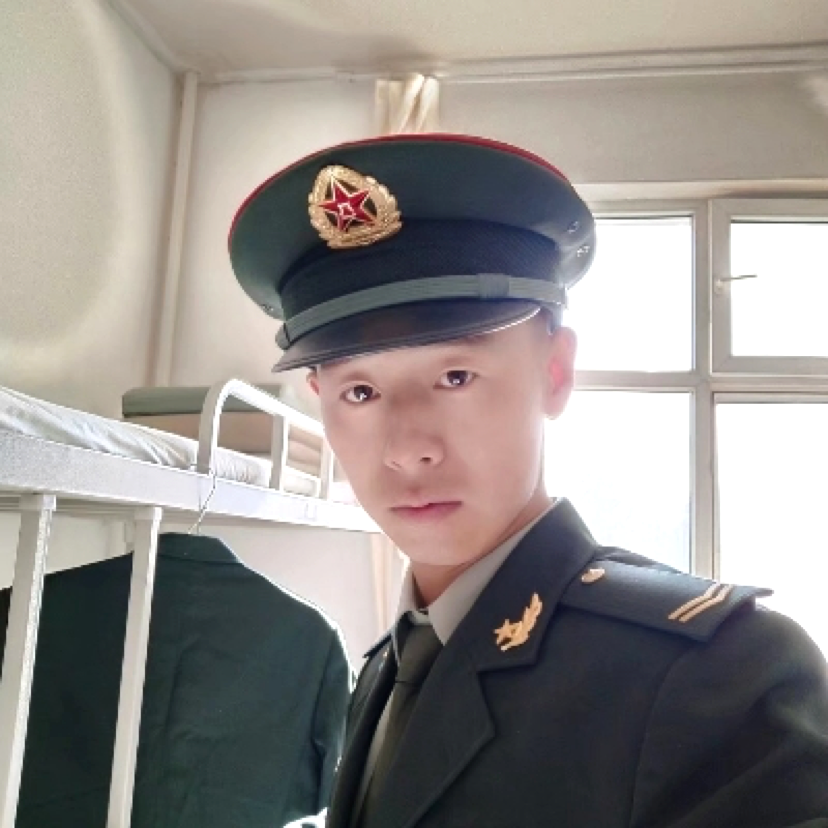 尘宵倾心耍酷卖萌的照片